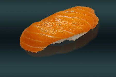 Суши с лососем 1 шт