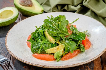 Салат грейпфрукта и авакадо