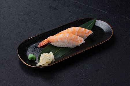 Суши с тихоокеанской креветкой