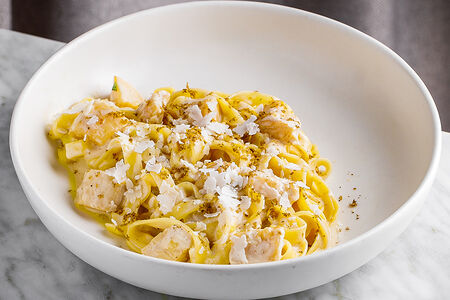 Паста тальятелле с гребешком, цветной капустой и трюфелем