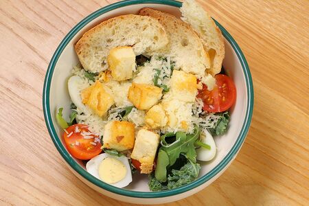 Цезарь с жареным тофу