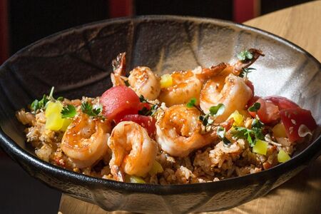 Тяхан с креветками нанбанзуке