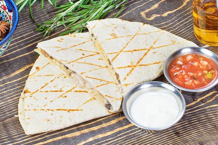 Кесадилья с курицей и грибами