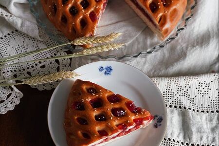 Пирог с брусникой и яблоком