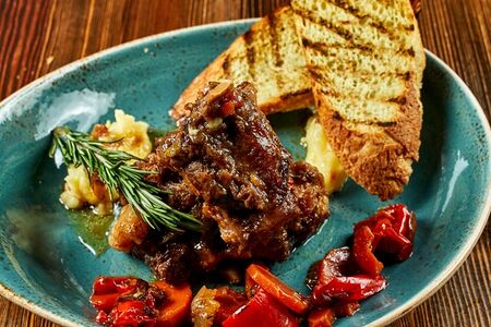 Томленый телячий хвост