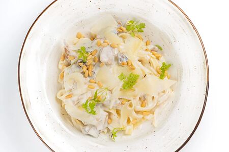 Паста с цыплёнком и шампиньонами
