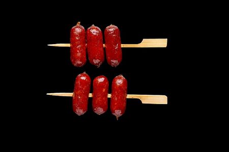 Шашлычок из копченых колбасок