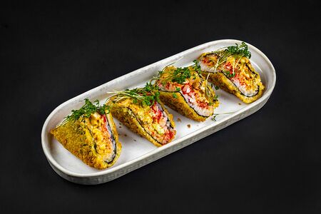 Ролл Окинава с угрем и авокадо