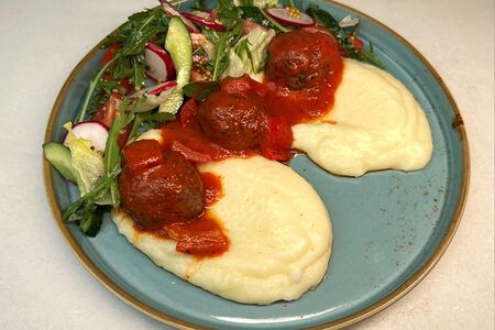 Пюре с котлетками из говядины