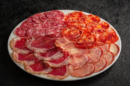 Ассорти испанских мясных деликатесов