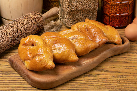 5 пирожков с вишней