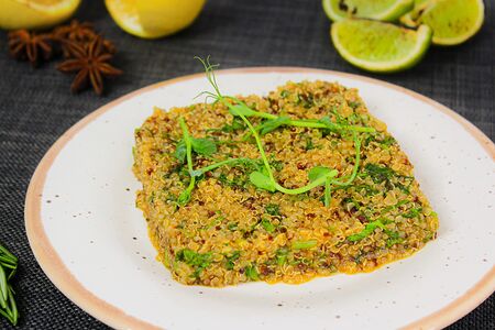 Киноа со шпинатом и соусом терияки