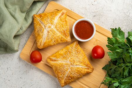 2 Хачапури и соус сацебели