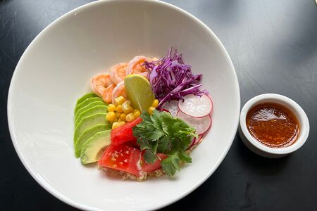 Боул с лососем или креветками