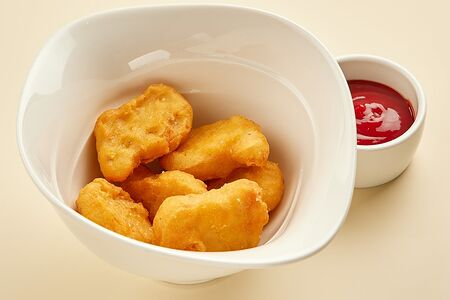 Наггетсы и кетчуп