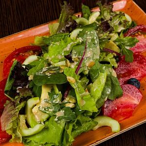 Овощной салат с авокадо