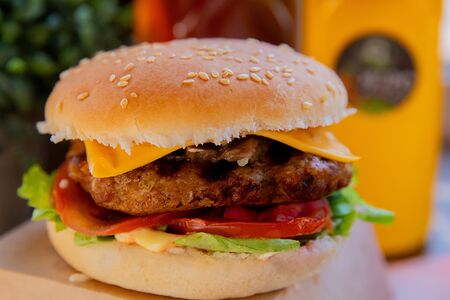 Бургер со свининой