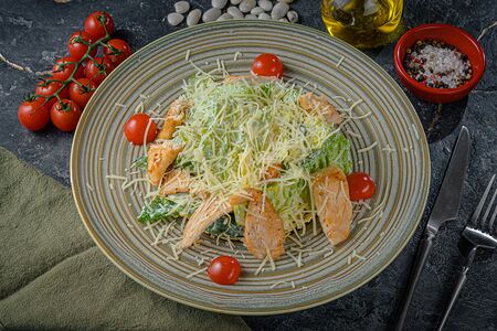 Салат Цезарь с курицей