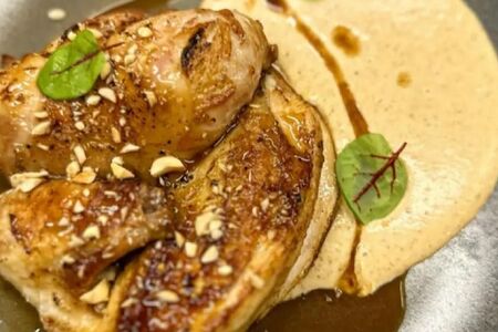 Половина цыпленка с картофельным муссом