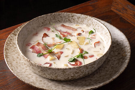 Сырный суп с овощами и беконом