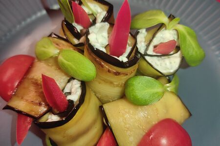 Рулетики из баклажанов с творожным сыром