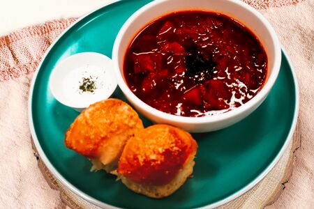 Борщ с пампушками