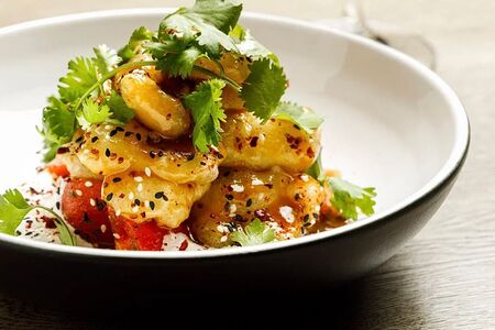 Салат из хрустящих баклажанов с медово-горчичным соусом