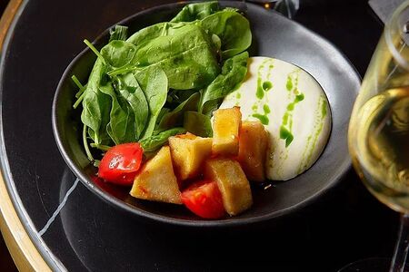 Салат с баклажанами фри и томатами