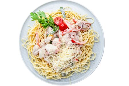 Спагетти с грудкой цыплёнка и овощами