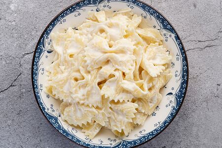 Фарфалле в сливочно-сырном соусе