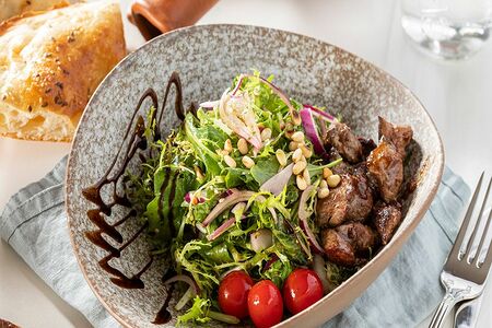 Салат Аппетитный теплый с куриной печенью