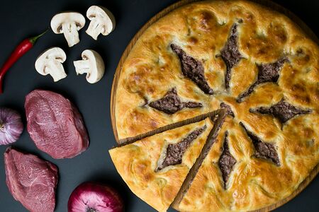 Пирог с мясом и грибами