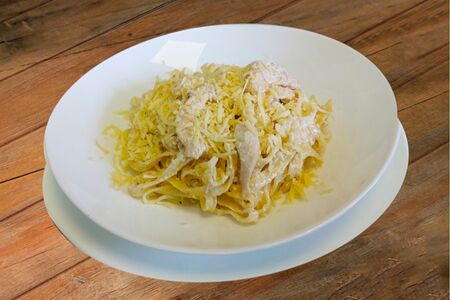 Паста с курицей в сливочном соусе