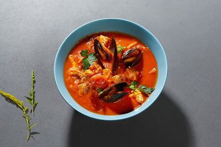 Французский томатный суп с морепродуктами