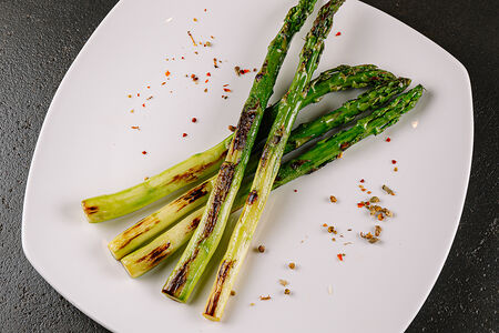 Спаржа на гриле