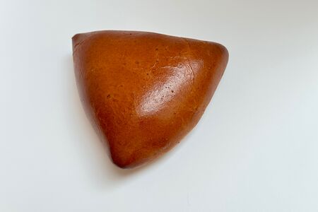 Пирожок с яблоком