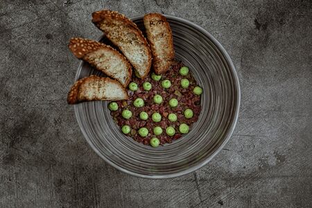 Тартар из говядины с пармезаном