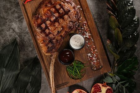 Стейк Томагавк