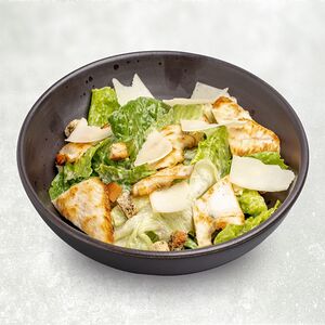 Салат Цезарь с курицей