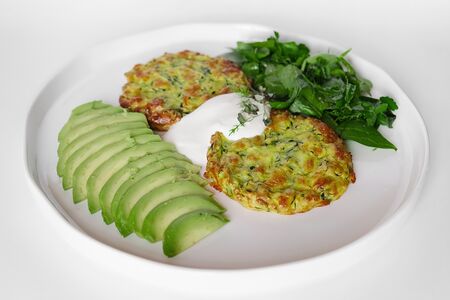 Оладьи из цуккини с авокадо