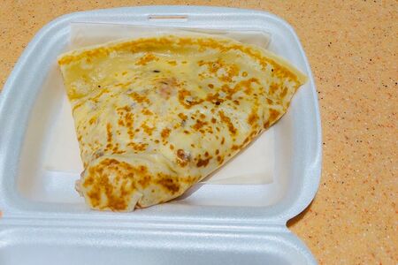 Блин с курицей, помидорами и сыром