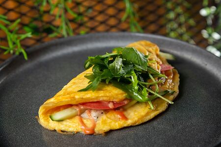 Омлет с грибами, овощами и сыром