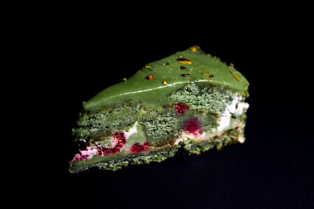 Торт фисташковый с малиной