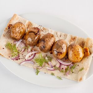 Картофель молодой с салом