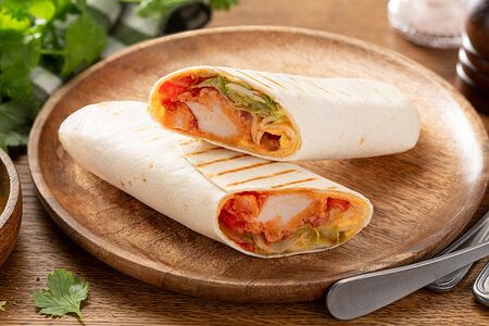 Ролл с куриным шницелем