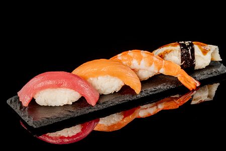 Суши с лососем