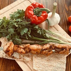 Два килограмма шашлыков из курицы