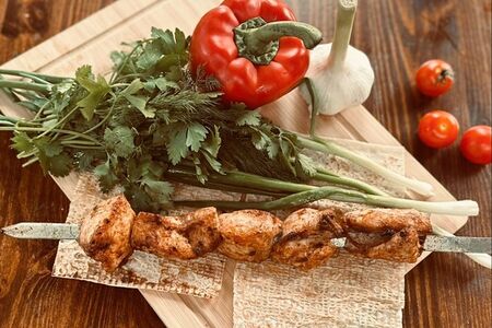 Два килограмма шашлыков из курицы