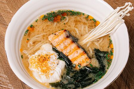 Мисо рамен с лососем гриль