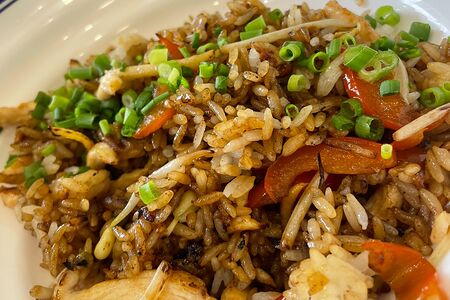 Жареный рис с цыпленком